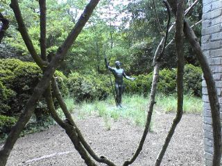 BrookfieldGardens22-statue