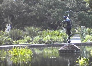 BrookfieldGardens9-statue